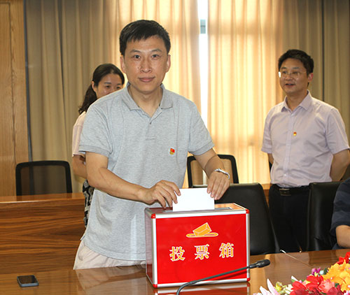 【匯聚青年力量 奮進時代征程】創力集團黨支部召開專題黨課暨預備黨員轉正黨員大會(圖5)