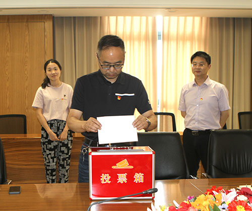 【匯聚青年力量 奮進時代征程】創力集團黨支部召開專題黨課暨預備黨員轉正黨員大會(圖6)