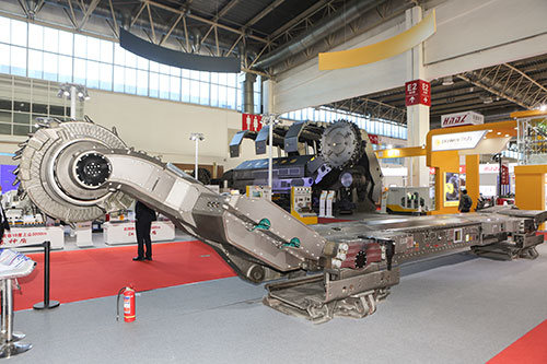 創(chuàng)力集團薄煤層大功率1200采煤機耀世而出(圖1)