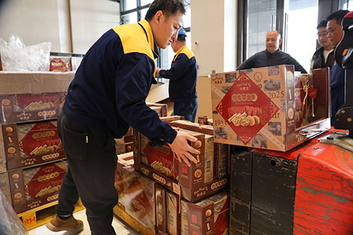 共度美好新春!上海創力集團為全體員工發放年貨大禮包(圖4) 共度美好新春!上海創力集團為全體員工發放年貨大禮包(圖4)