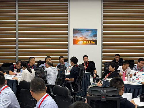 課堂互動—吳彥組回答問題.jpg 問道華為,聚力前行!創力集團求索管理優化之路(圖7)